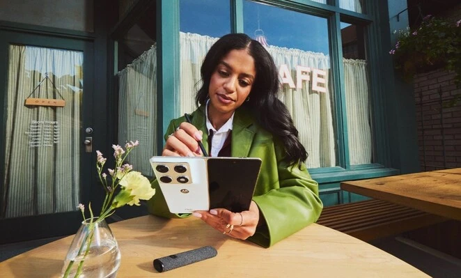 Коли вийде Motorola Razr Fold і чим він відрізняється від Samsung?