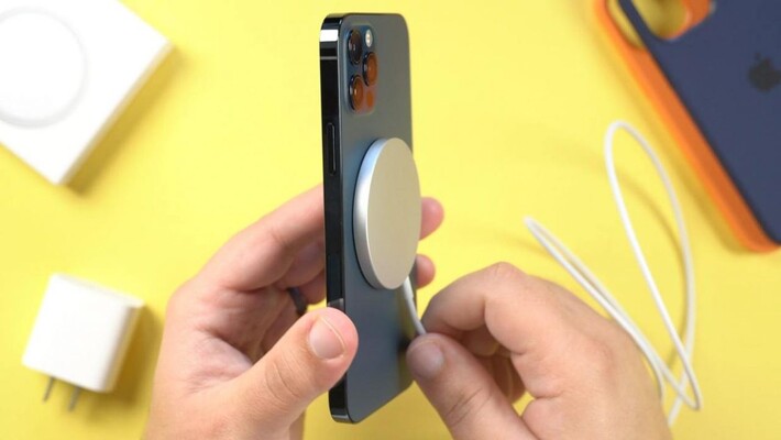 Які Айфони підтримують бездротову зарядку Qi та MagSafe?