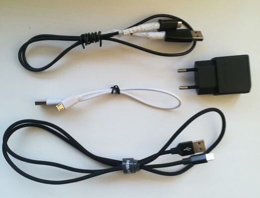 Чому телефон довго заряджається?