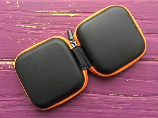 Чехол для наушников квадрат black/orange