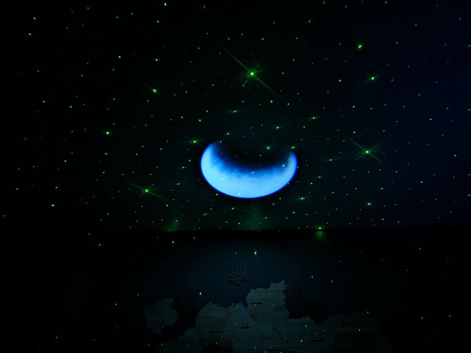 Проектор нічного неба Astronaut + bluetooth speaker white