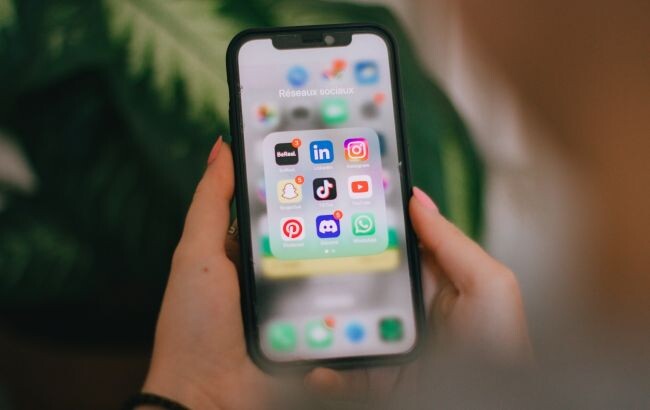 Як приховати особисту інформацію на iPhone, якщо ним користуються інші — поради