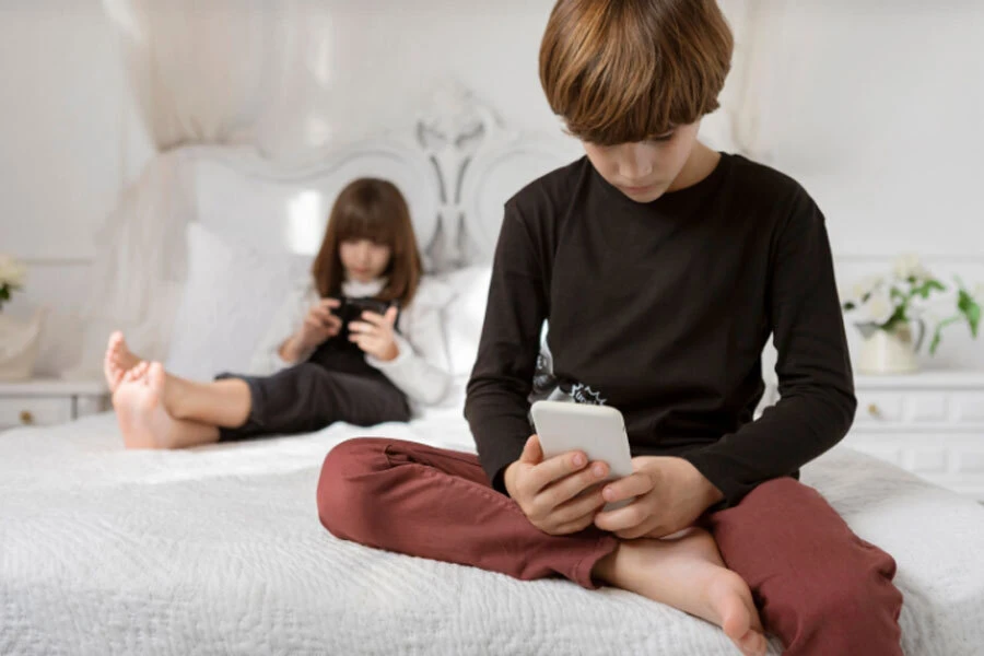 Как настроить семейный контроль на телефоне ребенка в 2026?