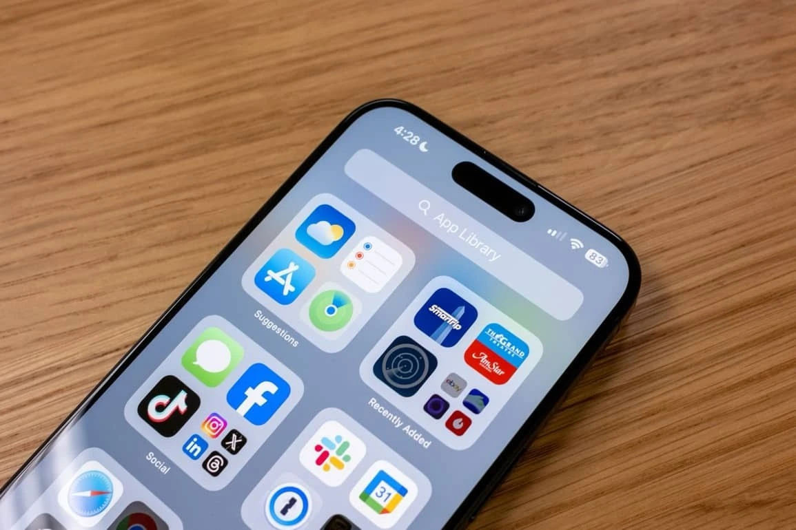 Як захистити iPhone від вологи, пилу та перегріву влітку?